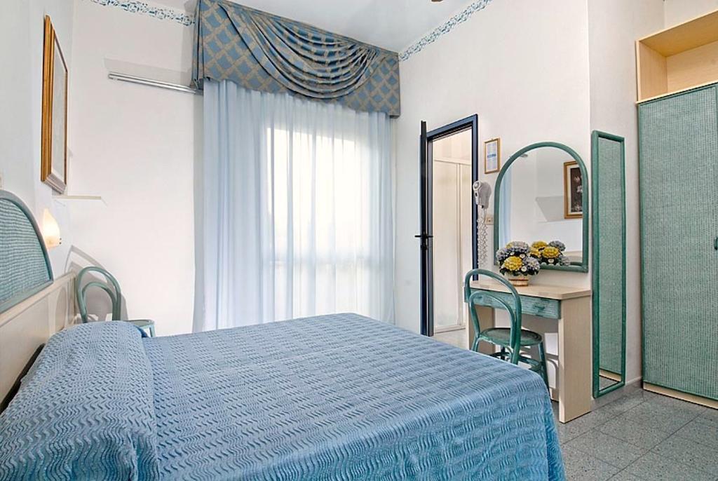 Hotel Gardenia ベラーリア・イジェア・マリーナ 部屋 写真